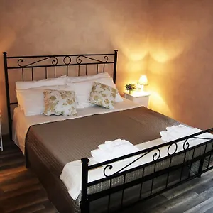 https://house-colosseo.it-romehotels.com